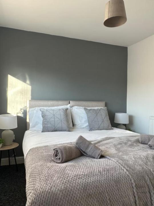 Comfy 1 Bedroom Apartment - Sleeps 2 With Free Parking! St Helens  Exterior foto